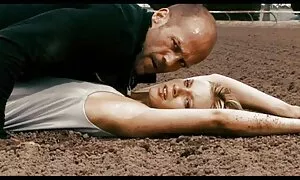 Два хлопця еротика на пляжі в готелі