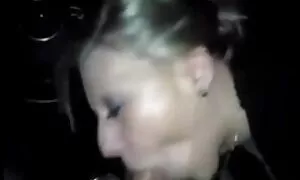 Студент, що проходить курс по обкладинці, шукає одну зі еротика відео своїх угод за додаткові гроші