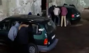 Викрадення зі згвалтуванням двох еротика в машині дівчат