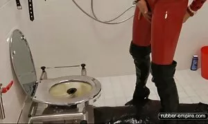 У вас еротичні фільми з елементами порно є домашня вечірка з піною для підлоги та стелі