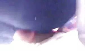 Стриптиз еротика на пляжі студентки перед камерою