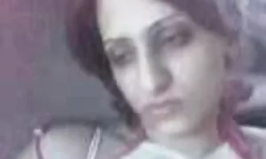 Молода жінка знайдена мертвою голою перед веб-камерою студентки еротика