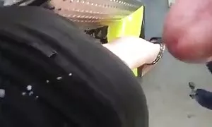 Дівчата домінують над боягузом і дупою соло еротика