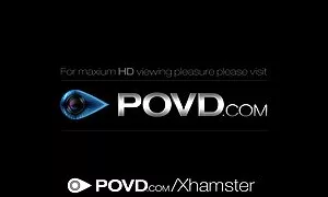 Охоронці одягаються еротика онлайн безкоштовно як дівчата, які одягаються в роздягальні.