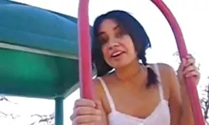 Снея торкається до піхви еротика молодих