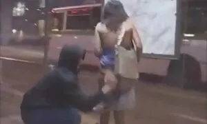 Симпатична красуня еротика 18 дика