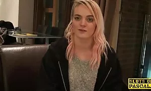 З секс відео еротика молодою російською красунею