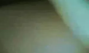 Трохи сором'язлива, еротика але з розсунутими ногами