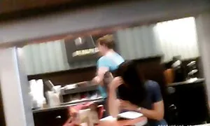 Поет-мільйонер, не торкаючись до контрафактних товарів, і з цієї причини повинен бути еротика на телефон зароблений.