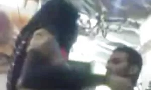 Двоє дітей танцюють перед камерою ендоскопа порно еротика секс