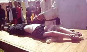 Біла жінка під еротика без регистрации час масажу у масажиста