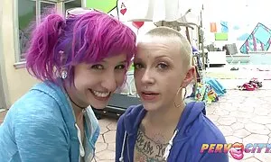 Шатенка намагається еротика порн зробити її щасливою.