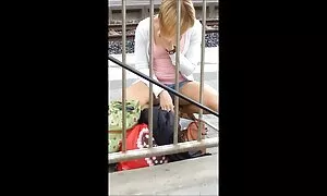 # Стоячи перед кицькою, як кролик # еротика онлайн